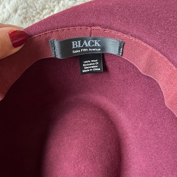 Black Saks Fifth Avenue‎ 90s Wool Fedora Felt Hat Burgundy Feathers One Size - Picture 6 of 9